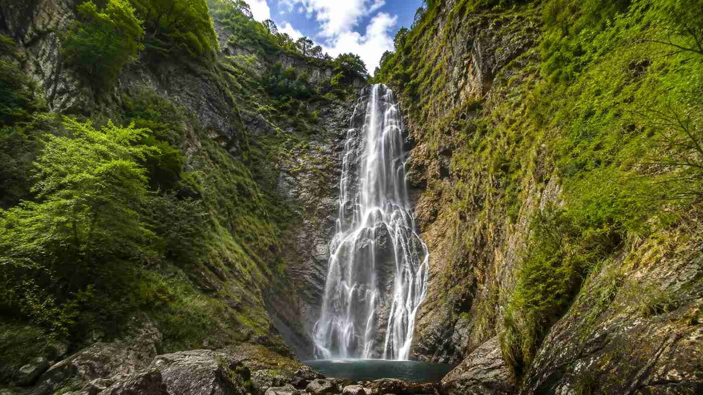 Cascada de Sorrosal: el salto que empieza dentro del pueblo