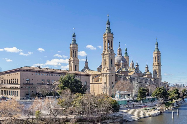 Zaragoza: historia milenaria, vida urbana y nuevas experiencias sociales en la capital de Aragón