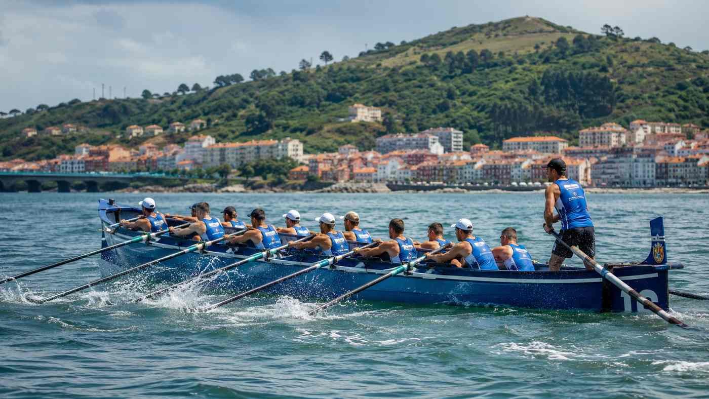 Traineras: trece remeros, un patrón y veinte minutos