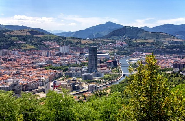 Pueblos bonitos cerca de Bilbao: costa e interior